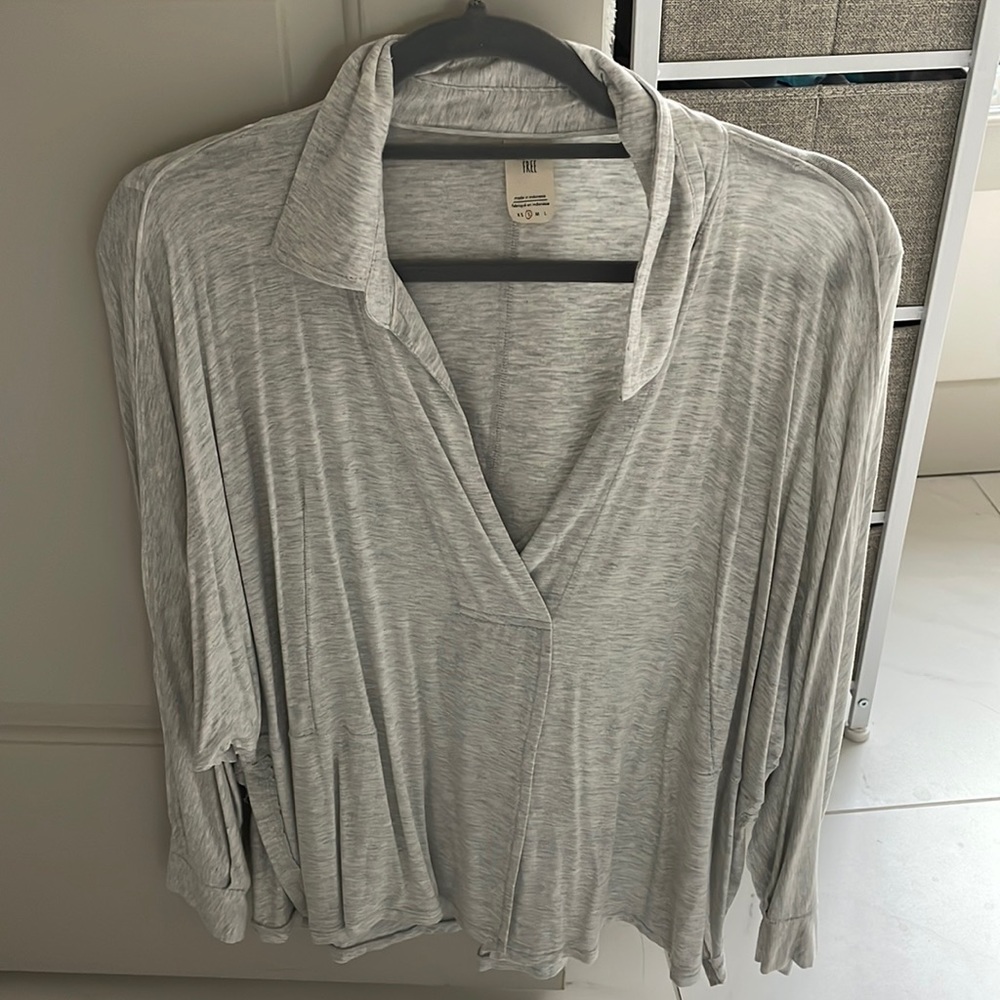 NWOT Free People Small Long Sleeved Soft Grey Top. 🌚